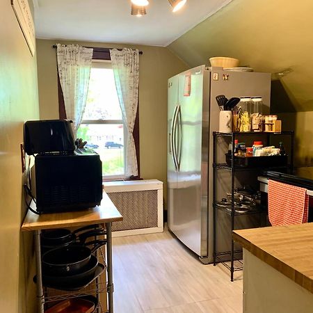 Cozy 2Nd Floor Apartment With Private Entrance Chicopee Exterior photo