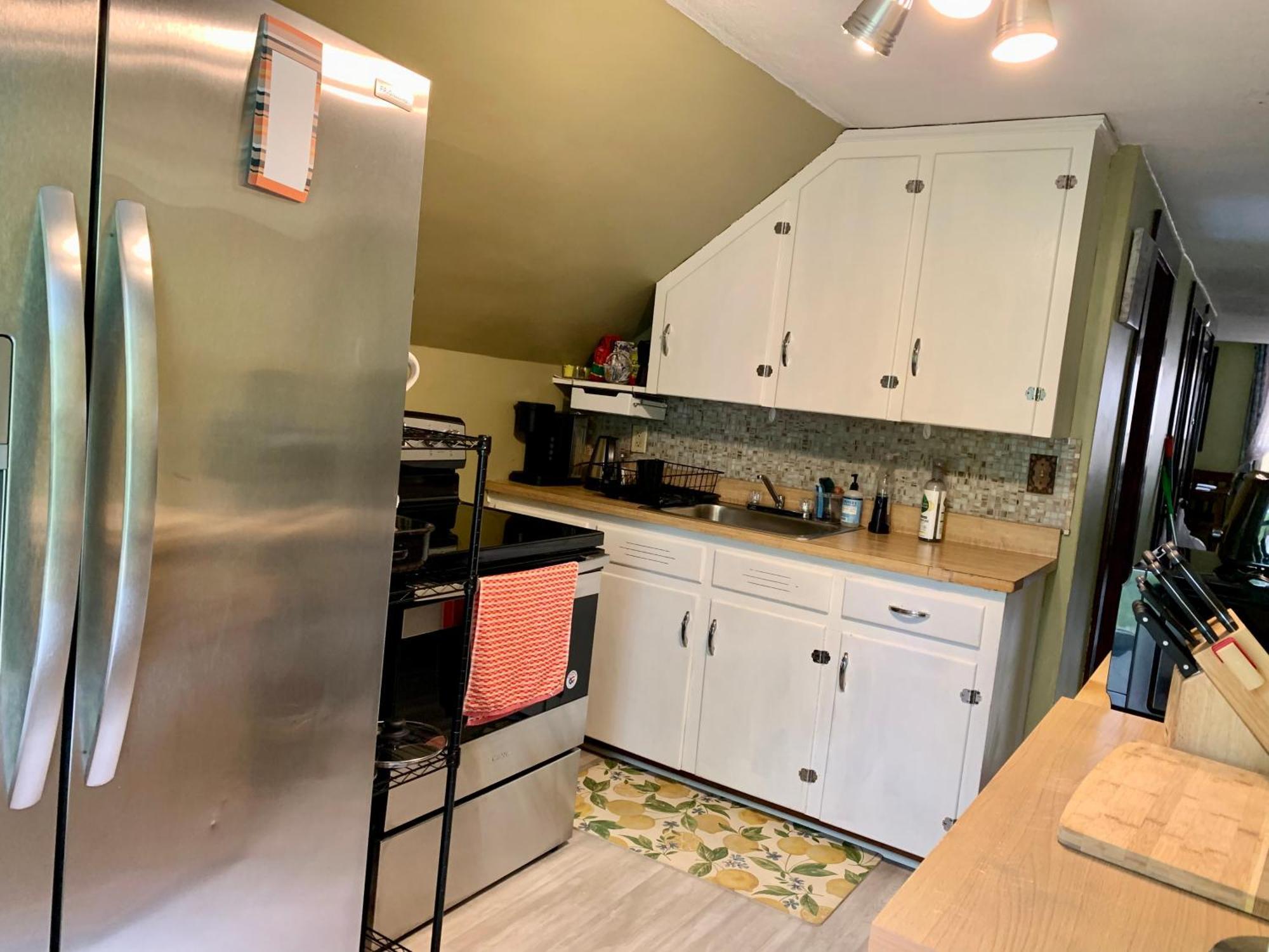 Cozy 2Nd Floor Apartment With Private Entrance Chicopee Exterior photo