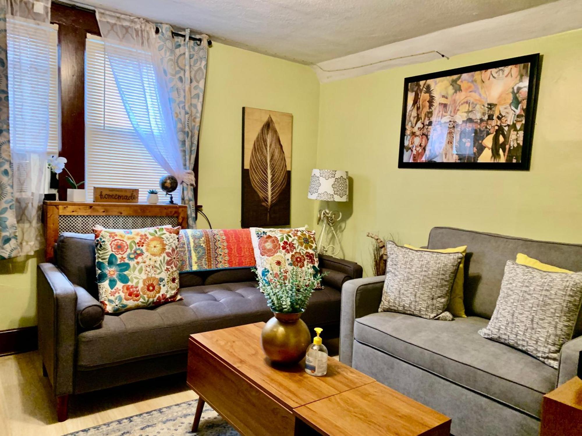 Cozy 2Nd Floor Apartment With Private Entrance Chicopee Exterior photo